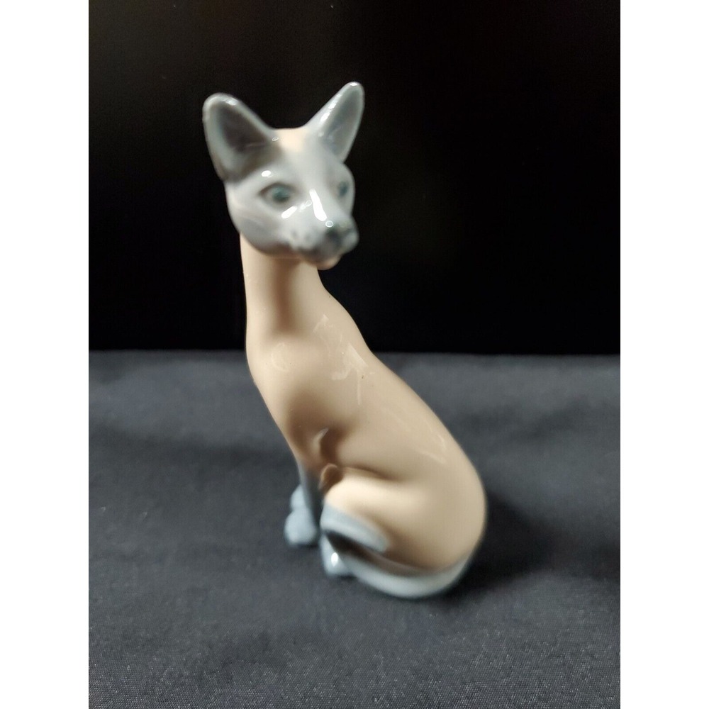 Valencia Franklin Mint Curio Cabinet Cats - MINT